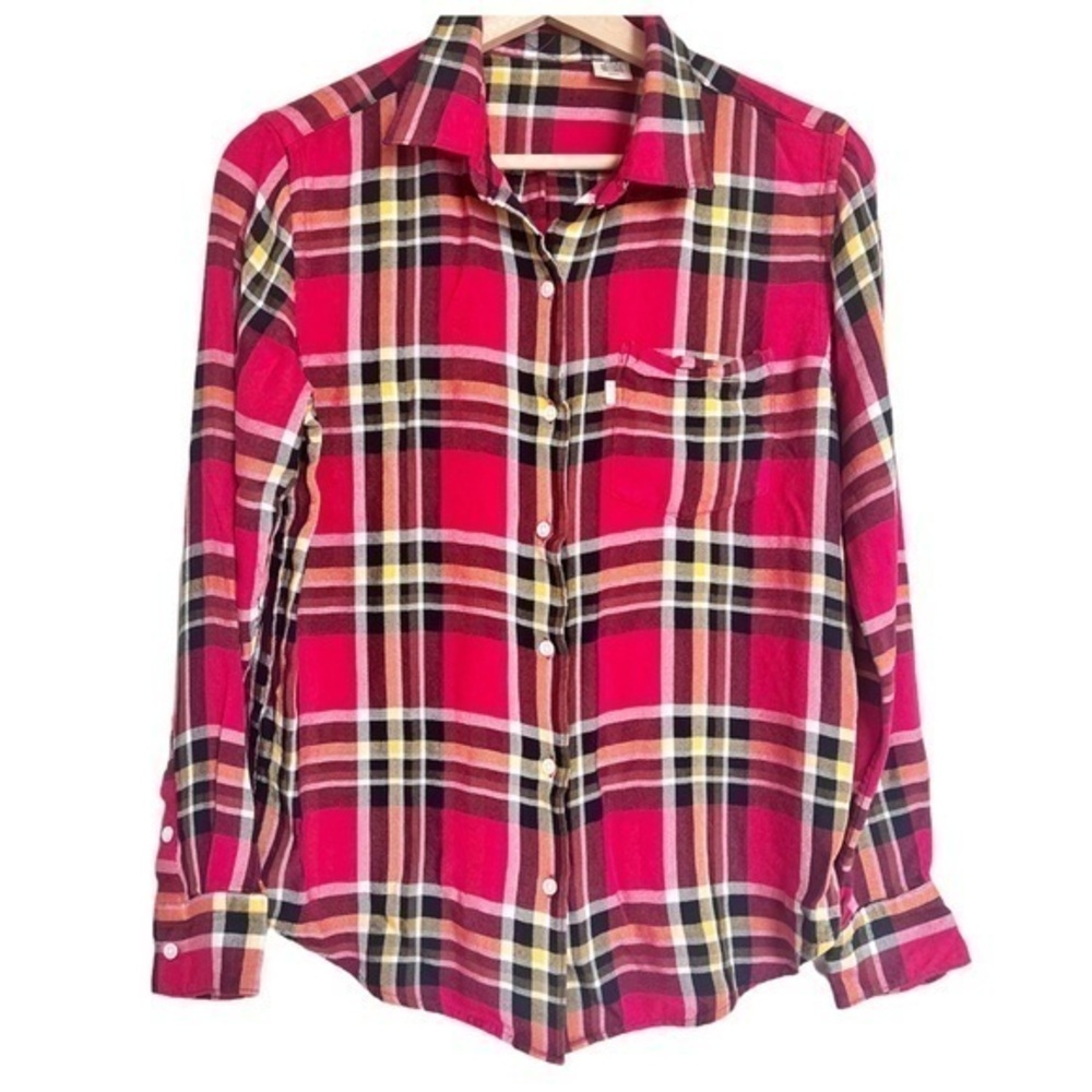 Levi’s women’s plaid flannel button long sleeve shirt smaller